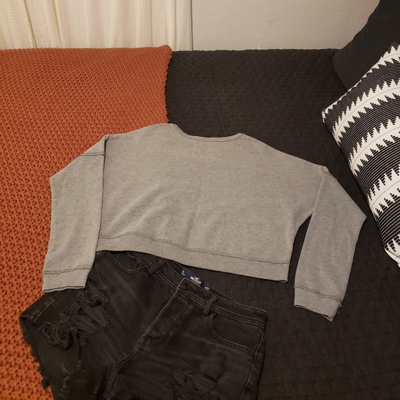 Cropped Hollister Crew Neck🌴 - Picture 5 of 7